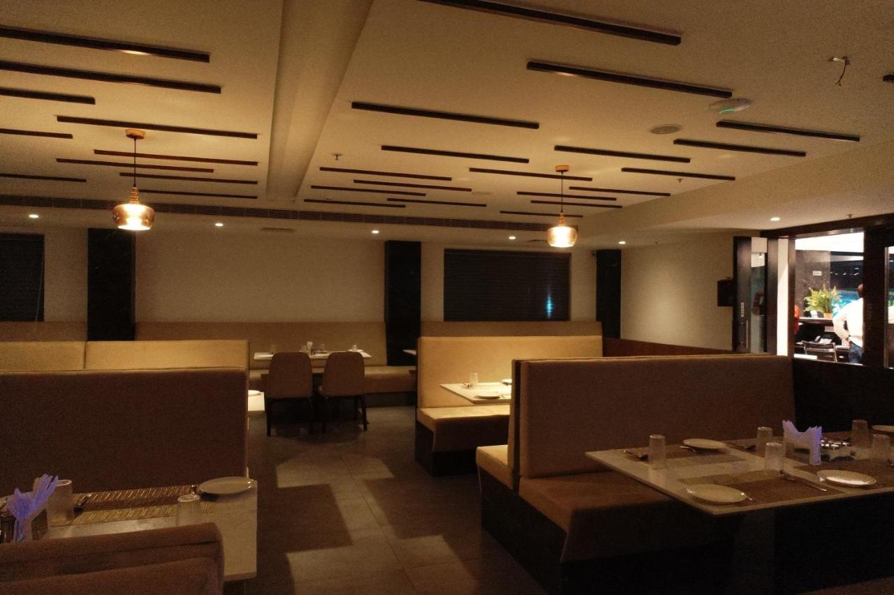 Sri Sri Sri Hotel Khammam Exterior photo