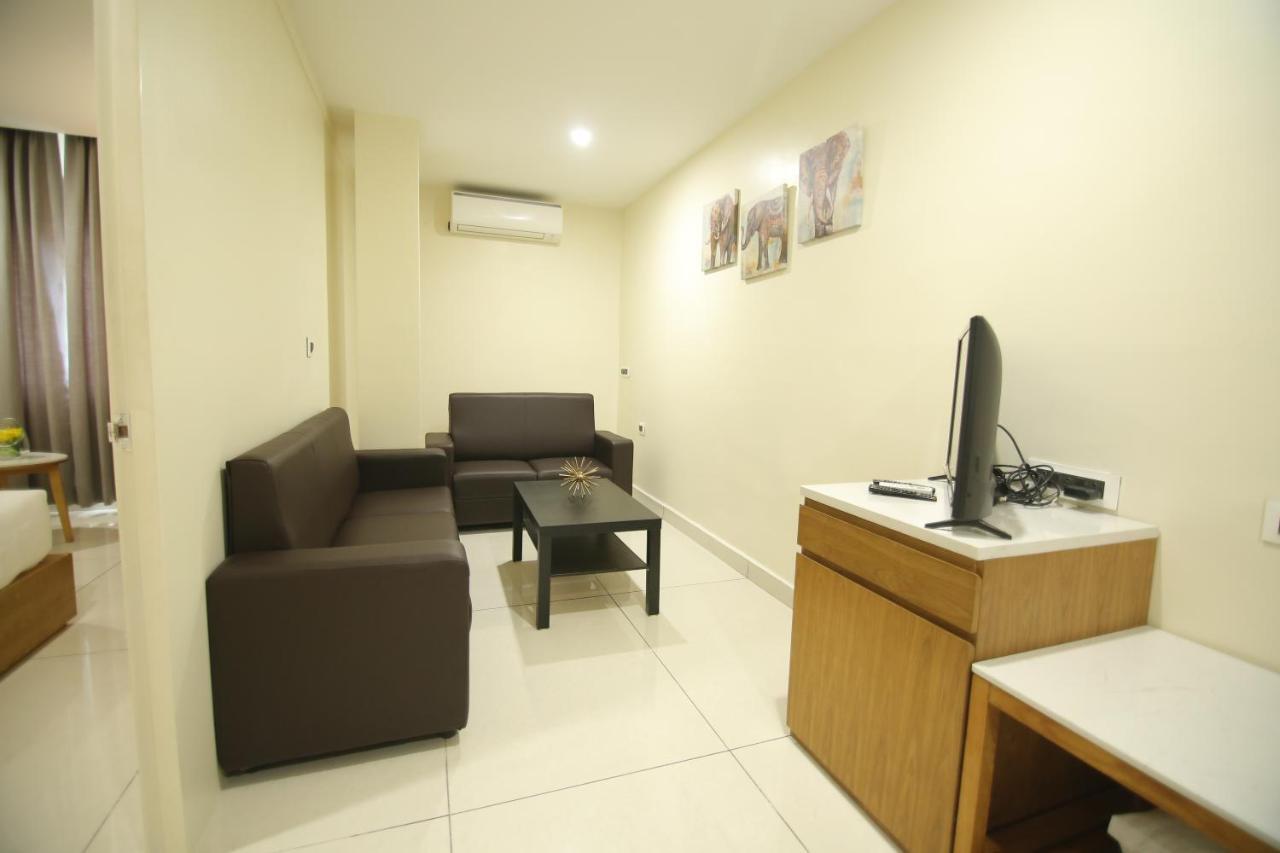 Sri Sri Sri Hotel Khammam Exterior photo